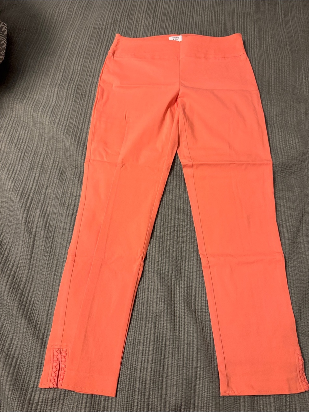 crown & ivy Coral Pull-On Cropped Pants